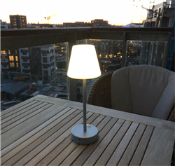 Newgarden LOLA Slim 30 trådløs udendørs bordlampe - KoZmo Design Store